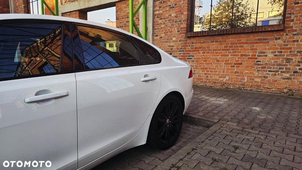 Jaguar XF 2.0 T Prestige - 9