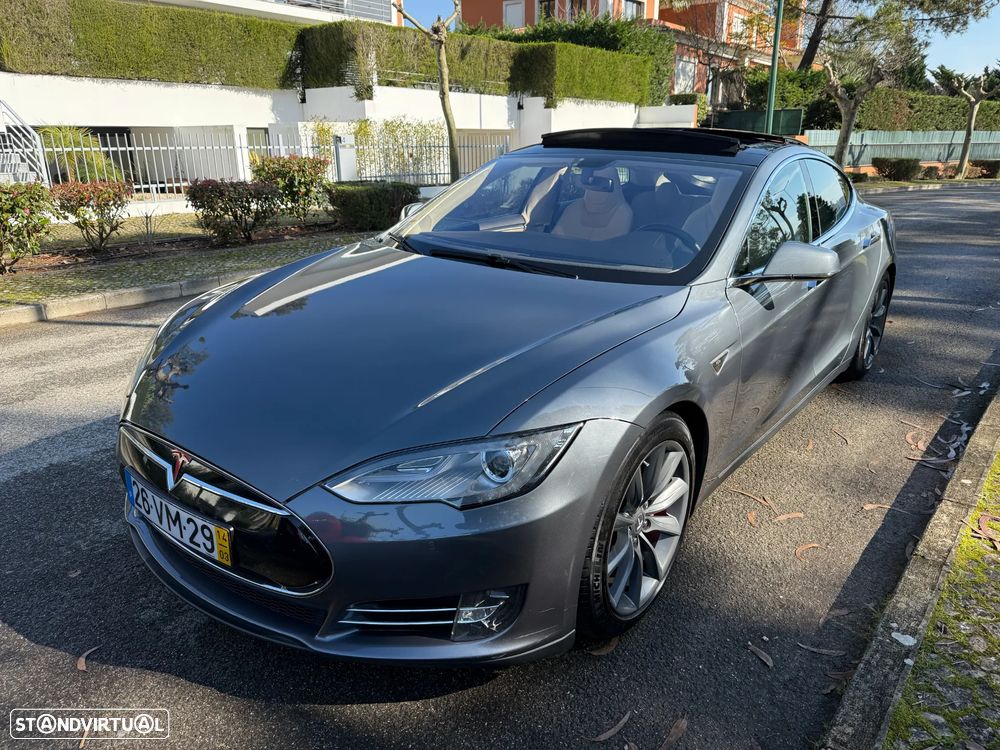 Tesla Model S - 9
