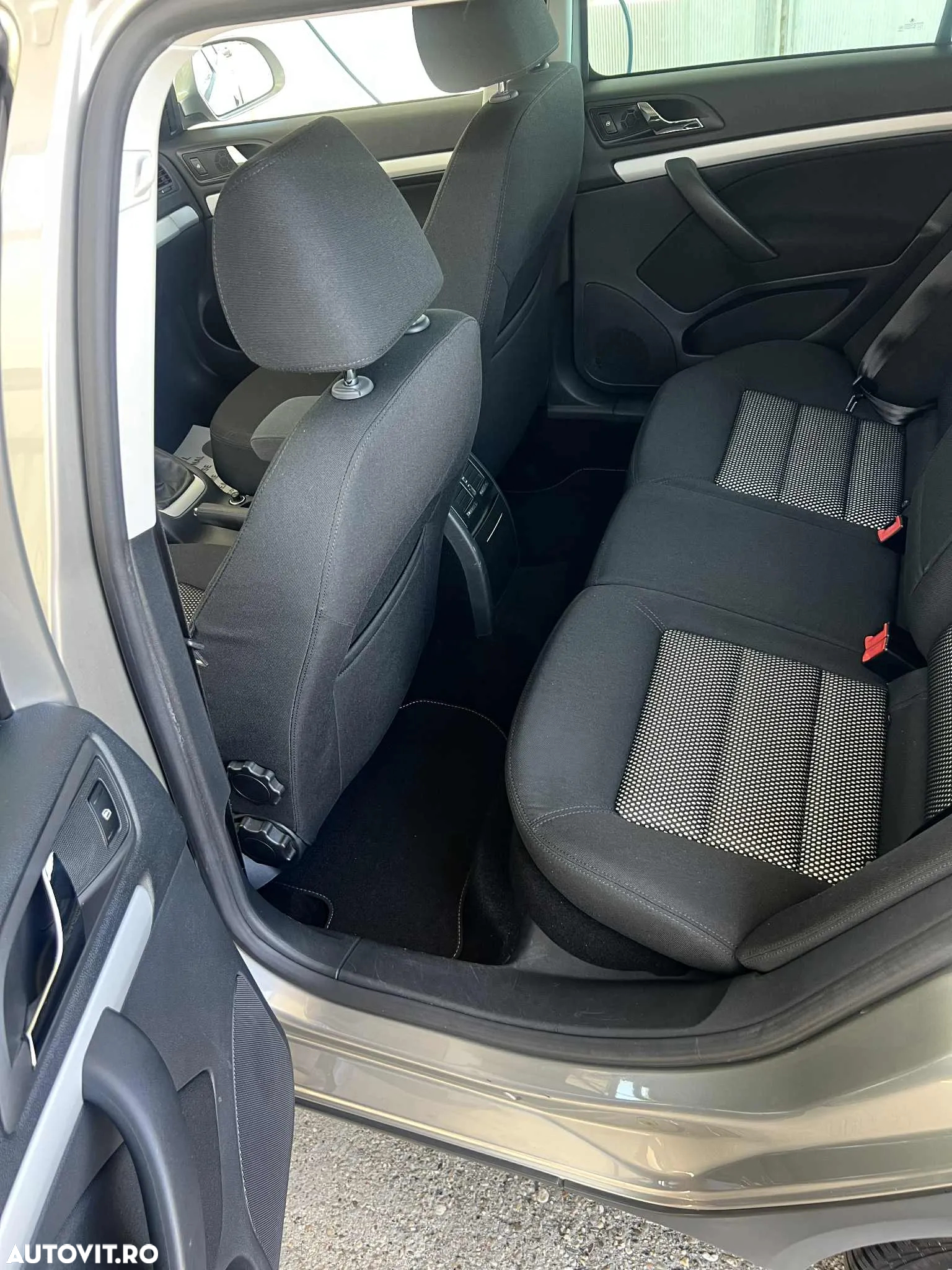 Skoda Octavia Combi 2.0 TDI 4x4 Scout - 9