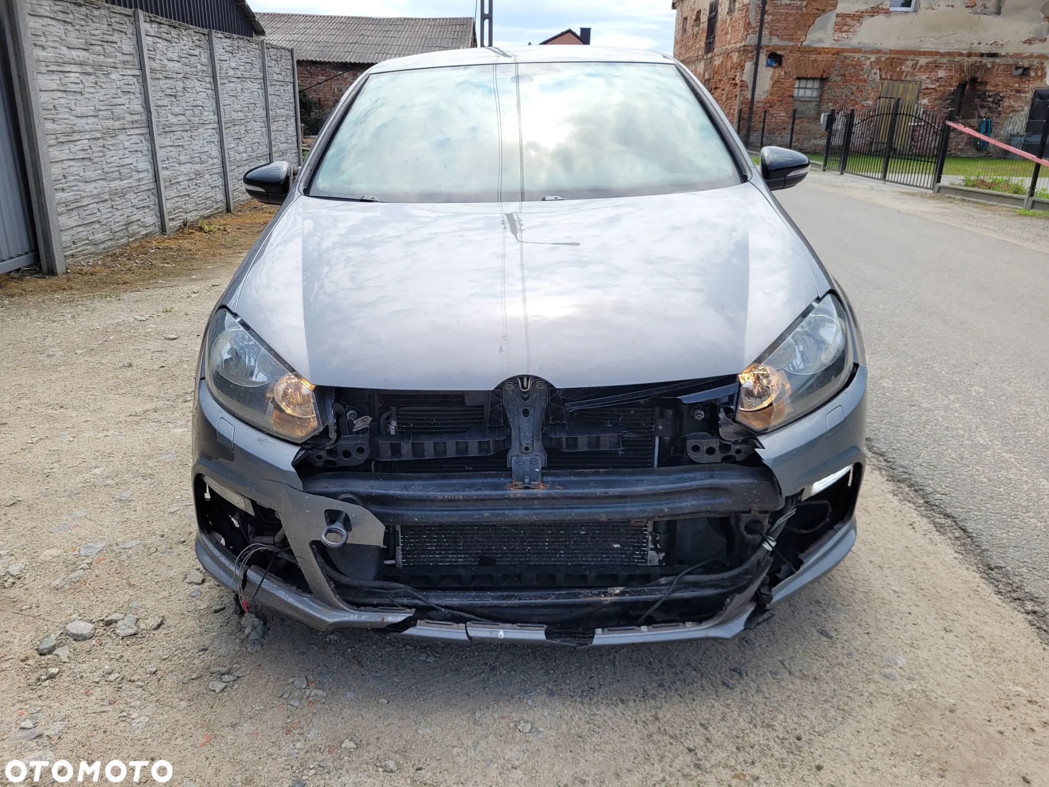 Volkswagen Golf - 1