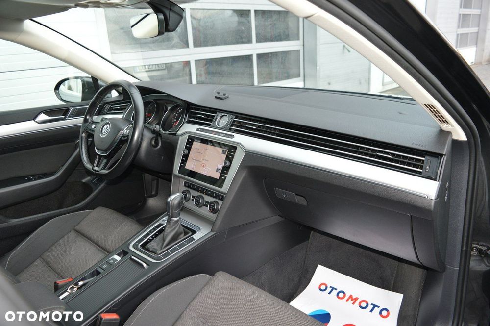 Volkswagen Passat Variant 1.6 TDI (BlueMotion Technology) DSG Trendline - 24