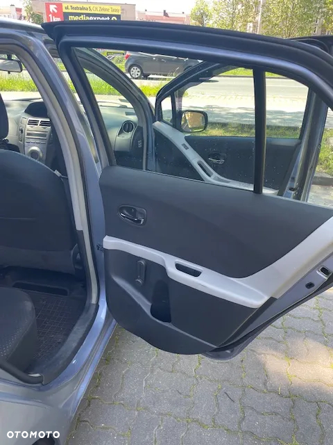 Toyota Yaris 1.4 D-4D Sol - 16