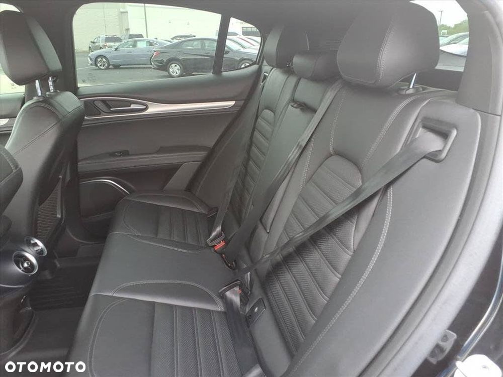 Alfa Romeo Stelvio - 15