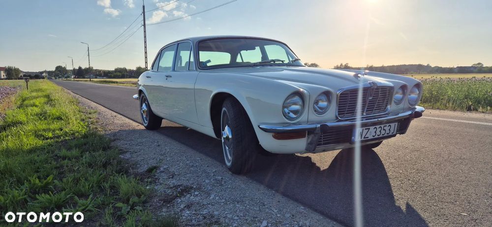 Jaguar XJ - 9