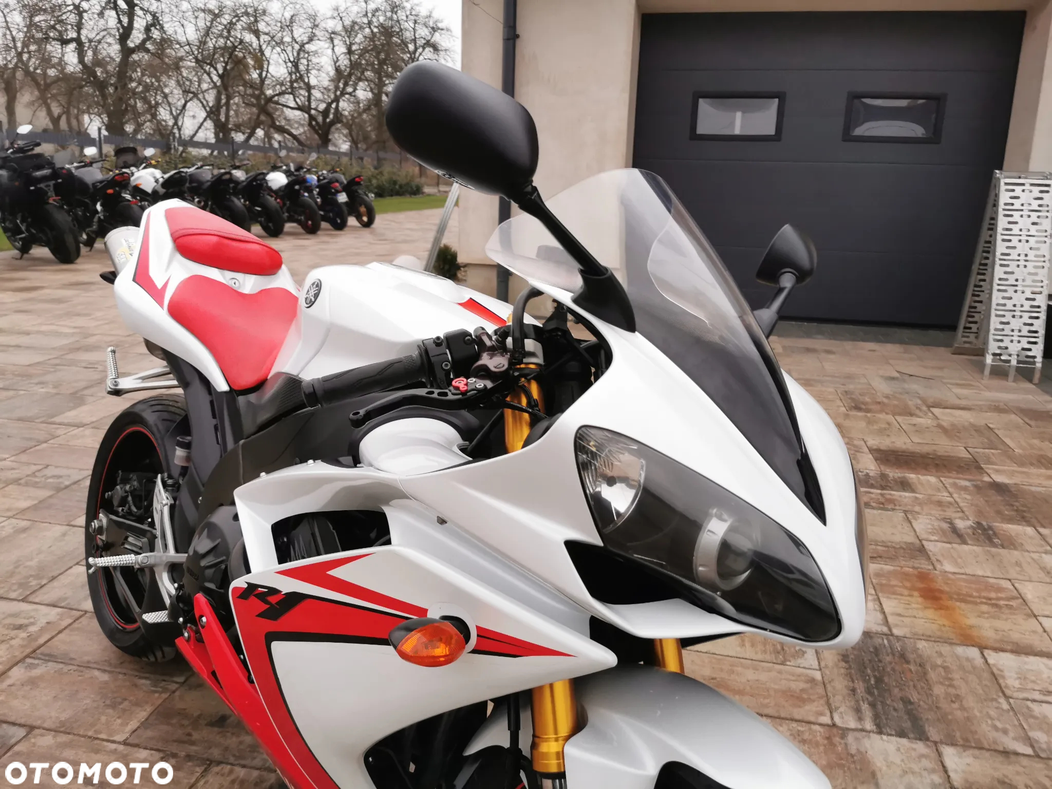 Yamaha R1 - 24
