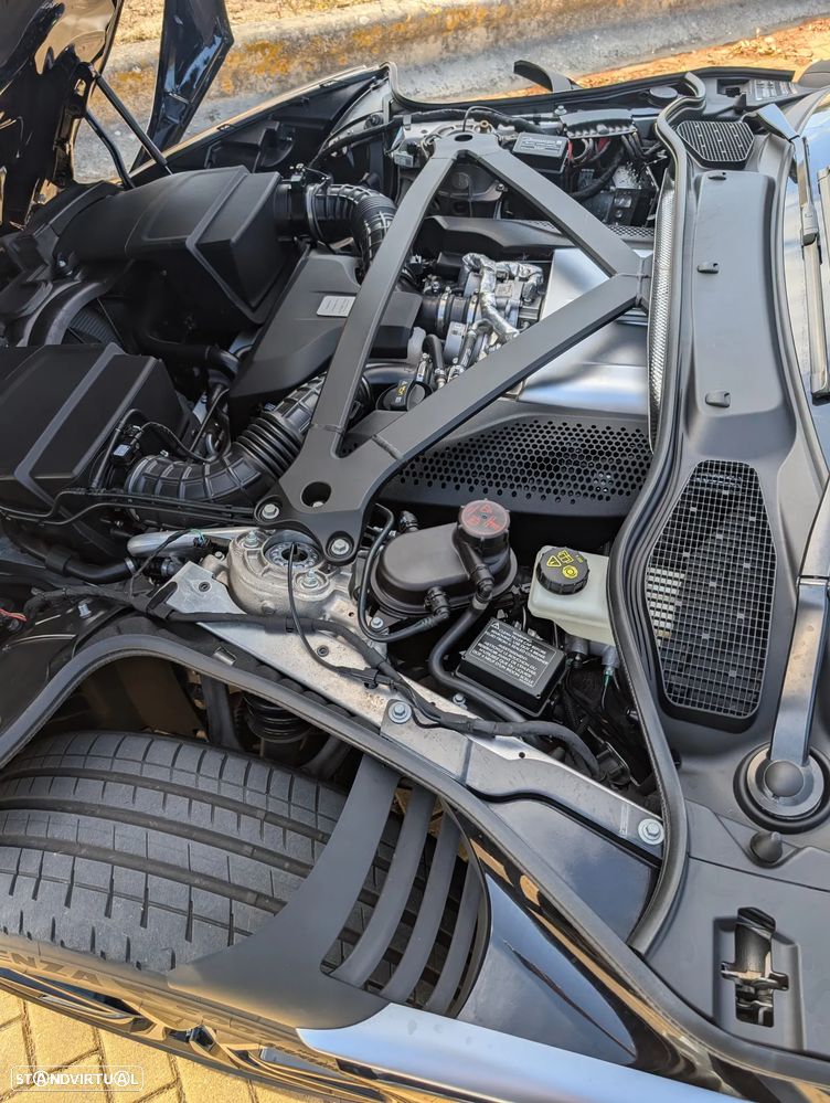 Aston Martin DB11 Coupé V8 Auto - 11