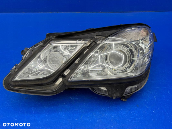 LEWY BI XENON MERCEDES W212 HELLA BDB KOMPLETNA!