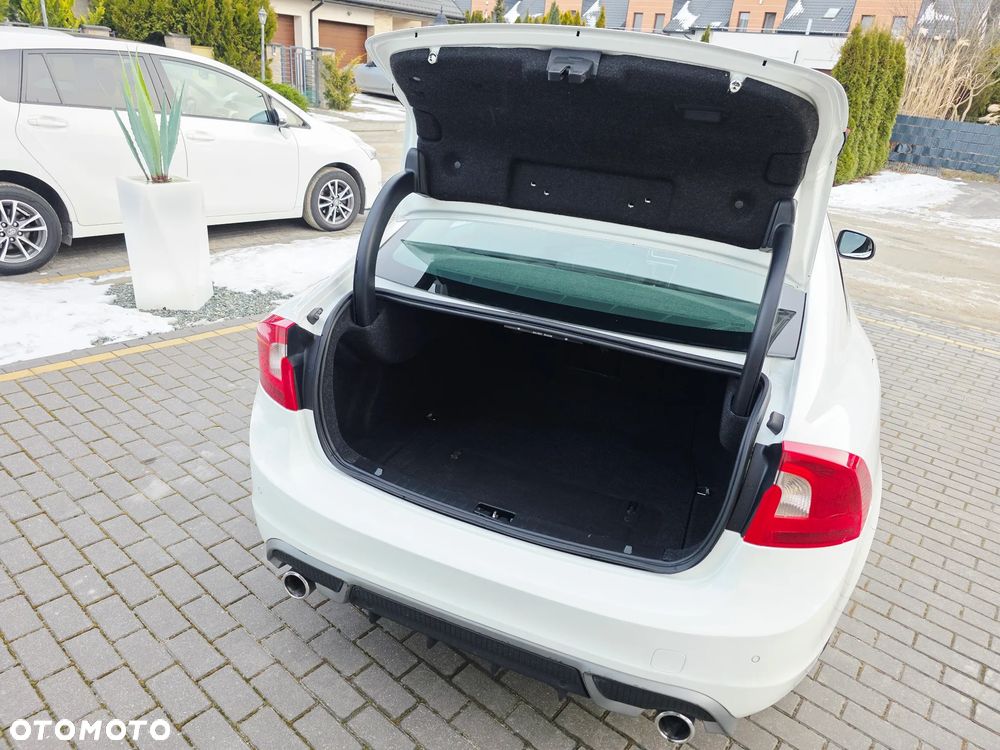 Volvo S60 D4 R-Design - 10