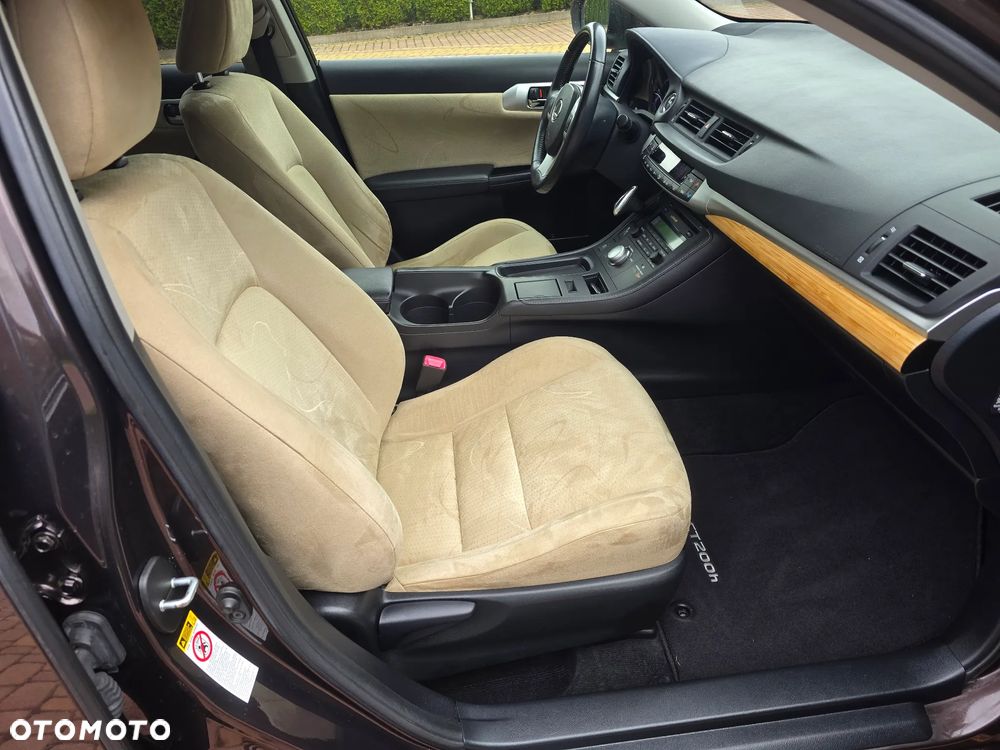 Lexus CT 200h Prestige - 24