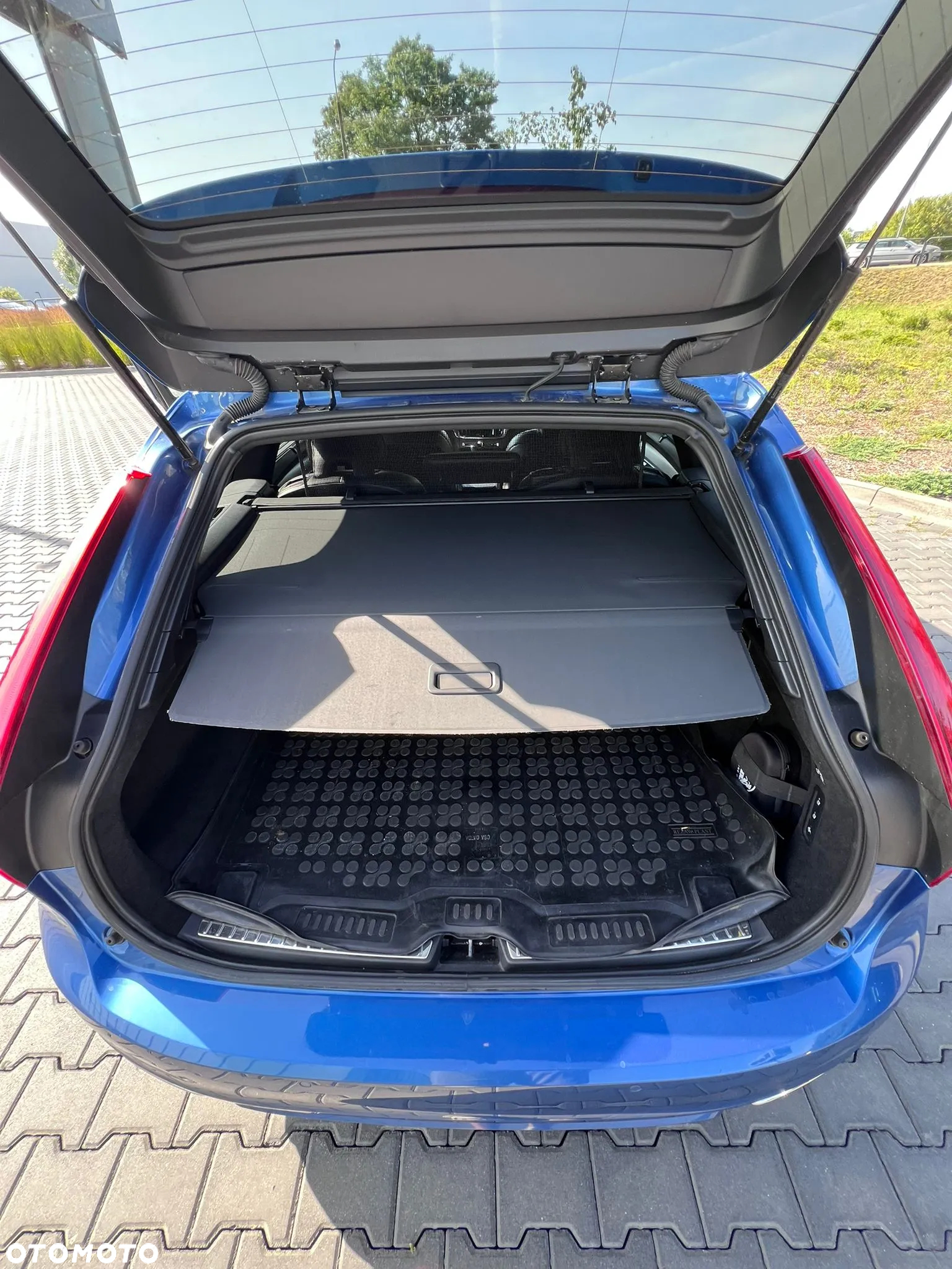 Volvo V90 D5 SCR AWD R-Design - 26