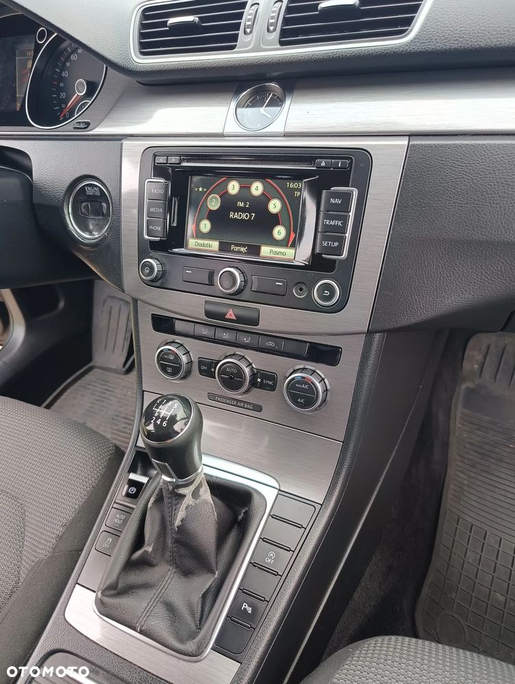 Volkswagen Passat 1.6 TDI Trendline - 19