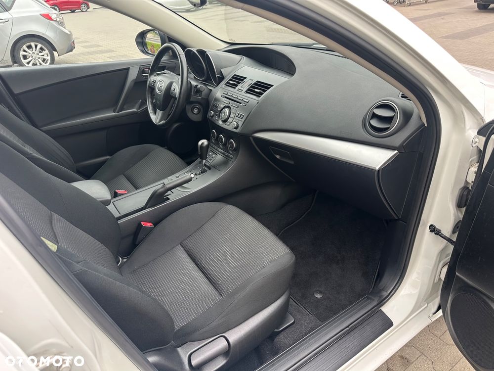 Mazda 3 2.0 Exclusive + - 11
