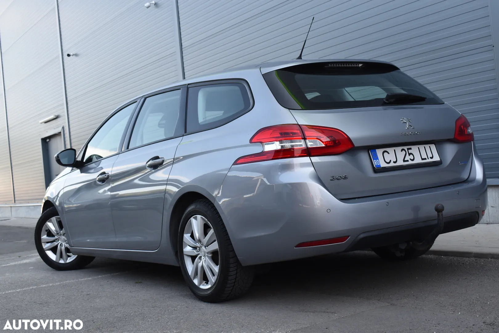 Peugeot 308 SW BlueHDi 120 Stop & Start Business-Line - 4