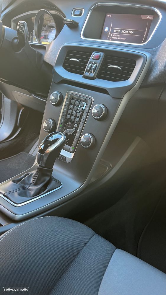 Volvo V40 2.0 D3 Momentum Geartronic - 18