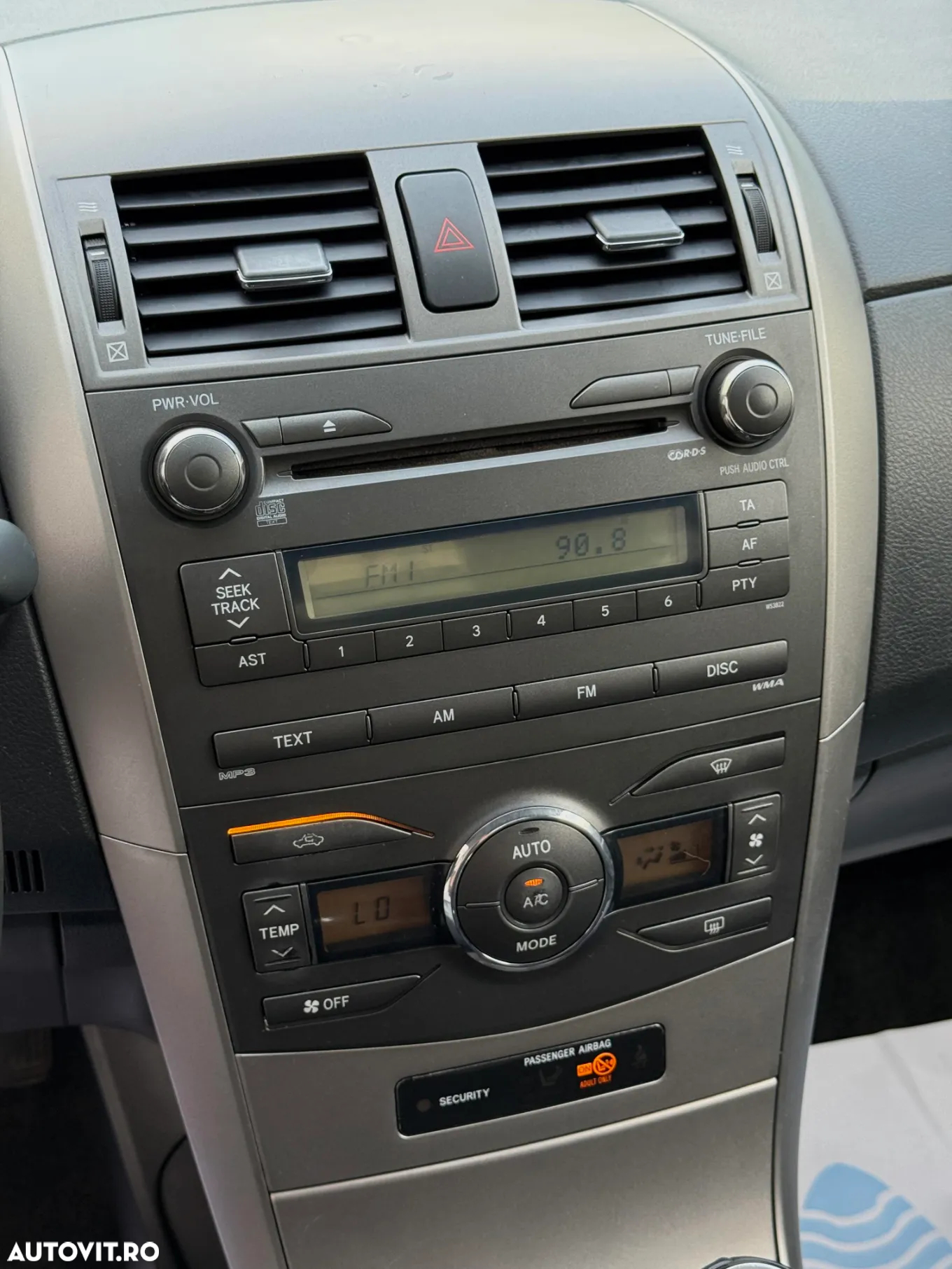 Toyota Corolla 1.4 Sdn. Terra - 18