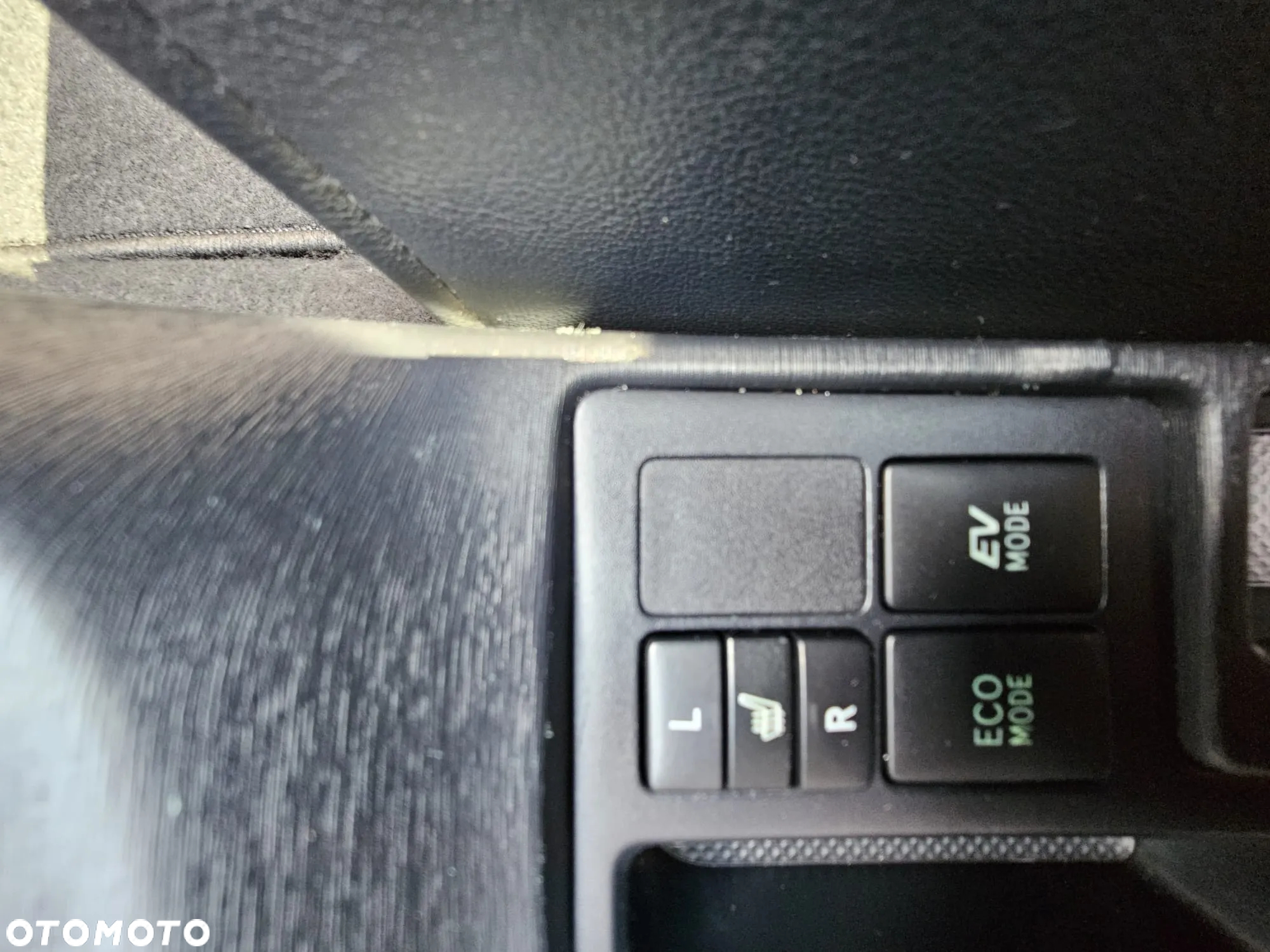 Toyota Yaris Hybrid 100 Premium - 24