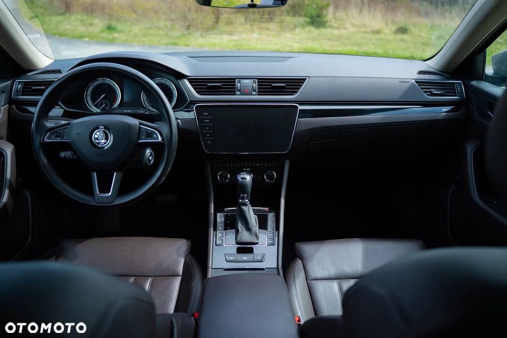 Skoda Superb 2.0 TDI L&K DSG - 20