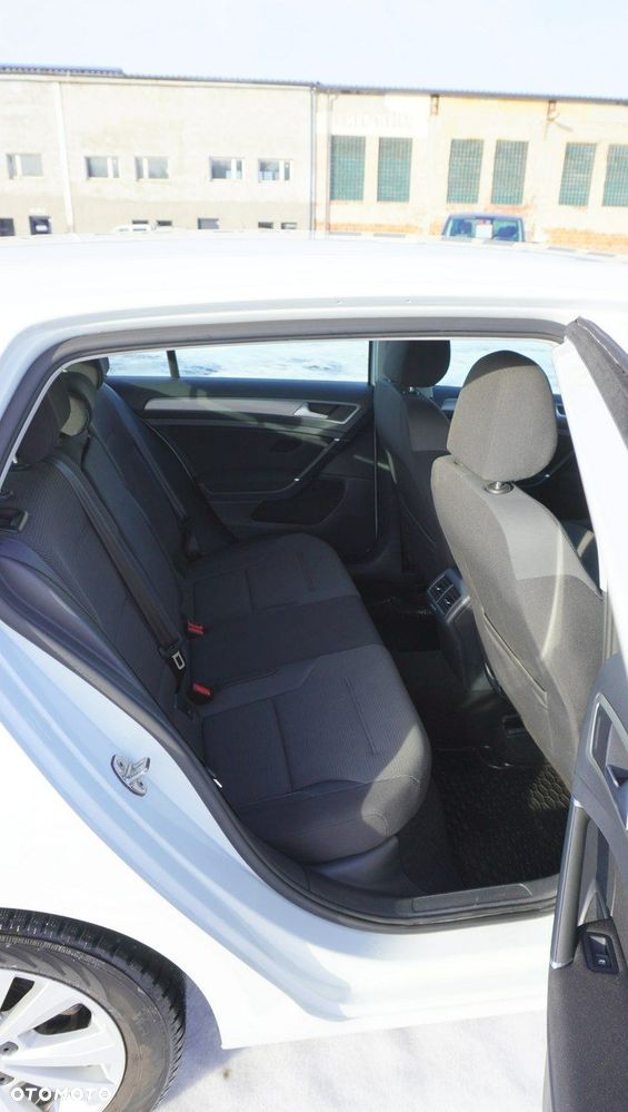 Volkswagen Golf - 24