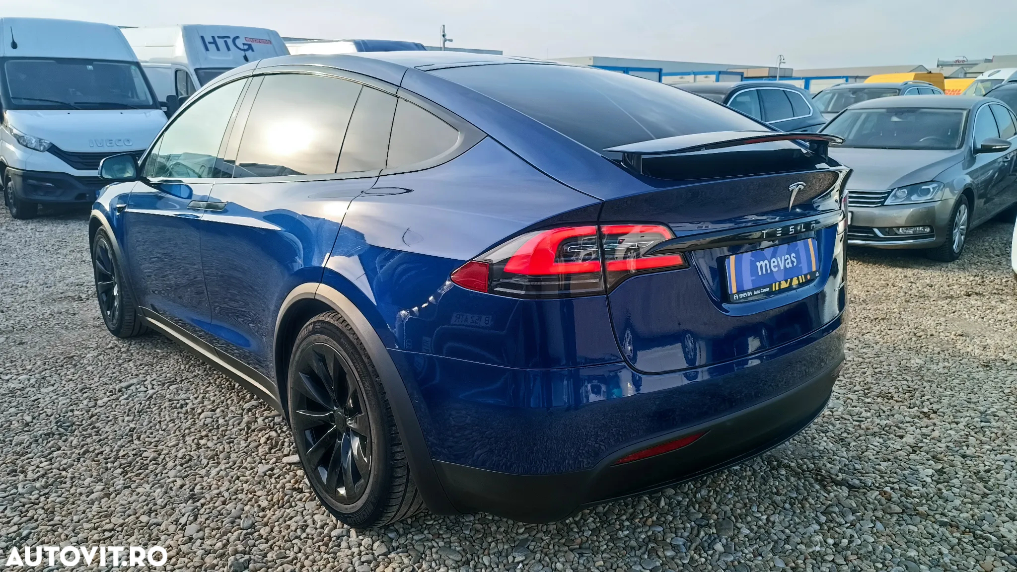 Tesla Model X - 10