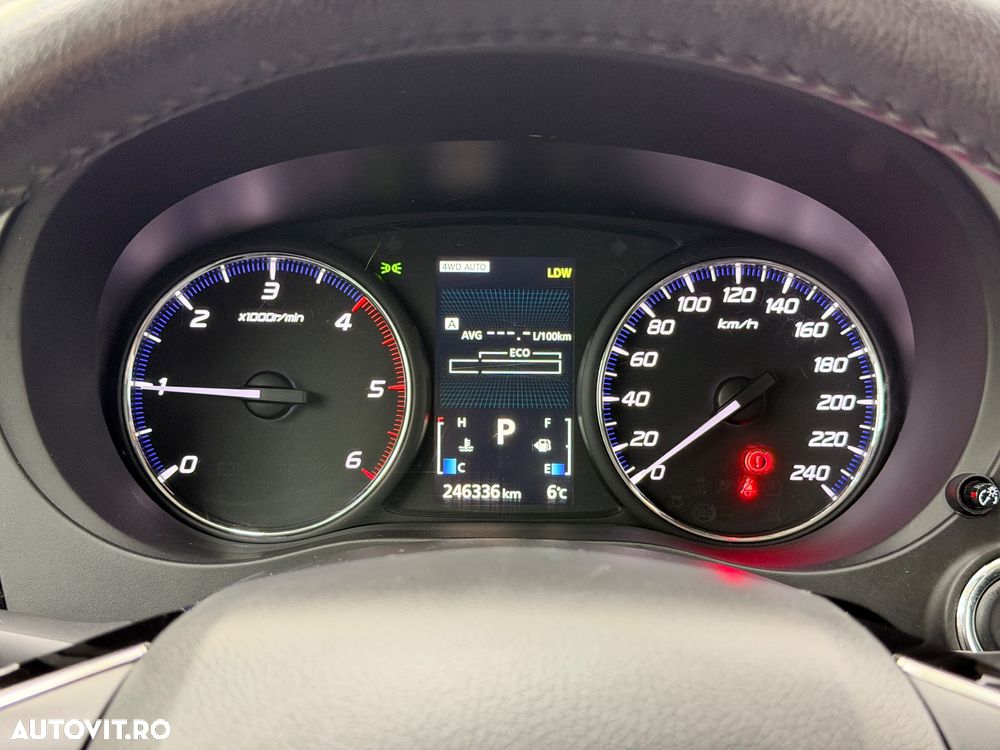 Mitsubishi Outlander 2.2 DI-D 4WD Automatik Intense - 29