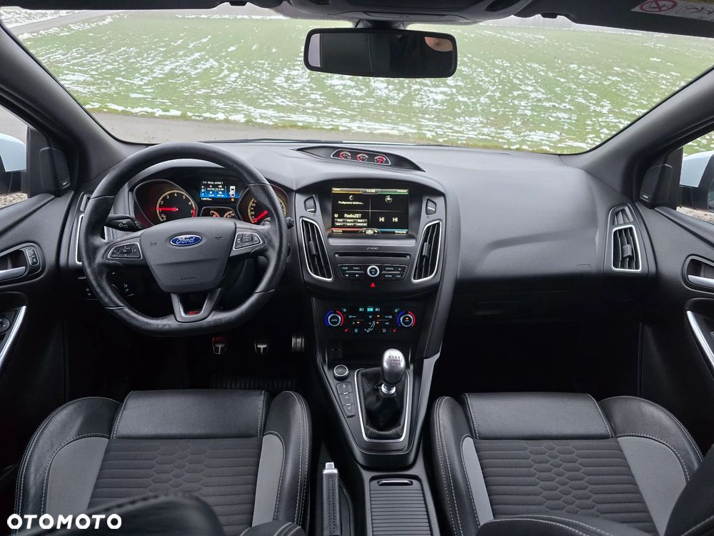 Ford Focus 2.0 EcoBoost ST mit Leder-Exclusiv-Paket - 17