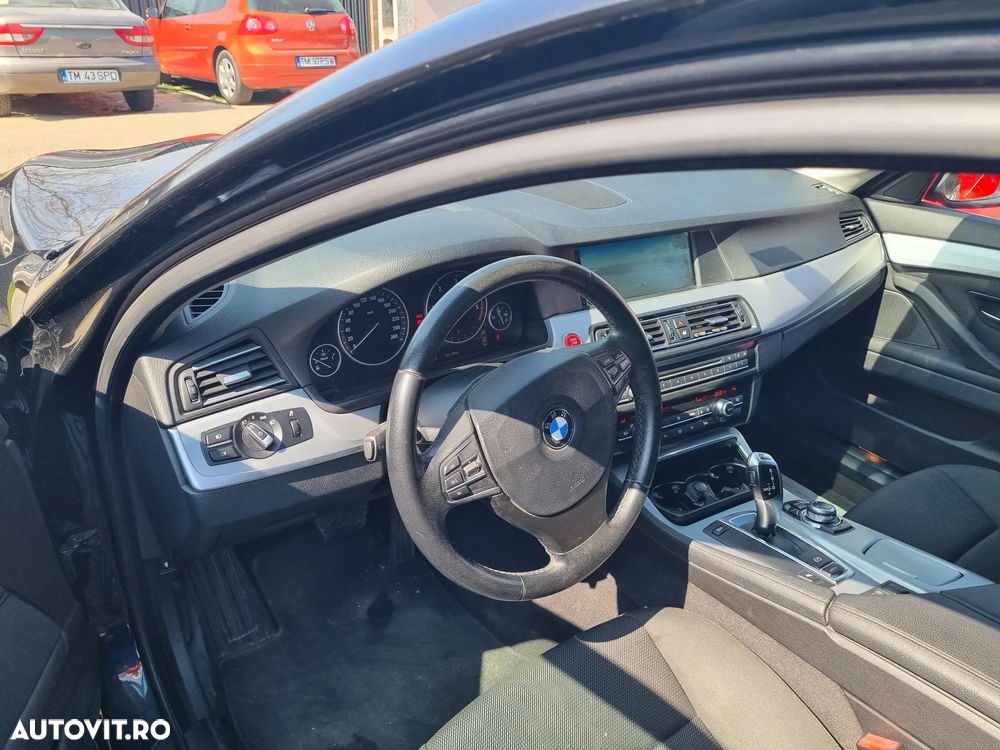 BMW Seria 5 520d Aut. Luxury Line - 32