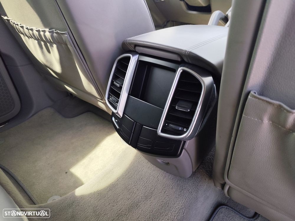 Porsche Cayenne - 34