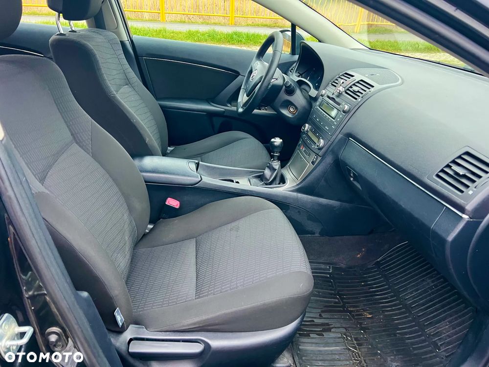 Toyota Avensis 1.6 Luna - 12