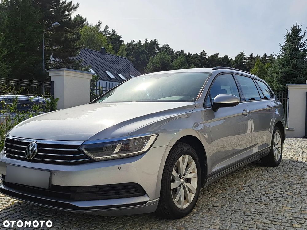 Volkswagen Passat - 1
