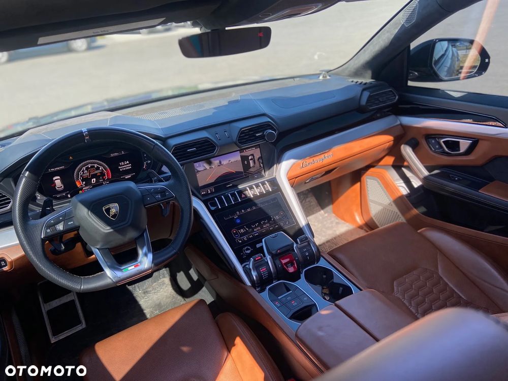 Lamborghini Urus - 10