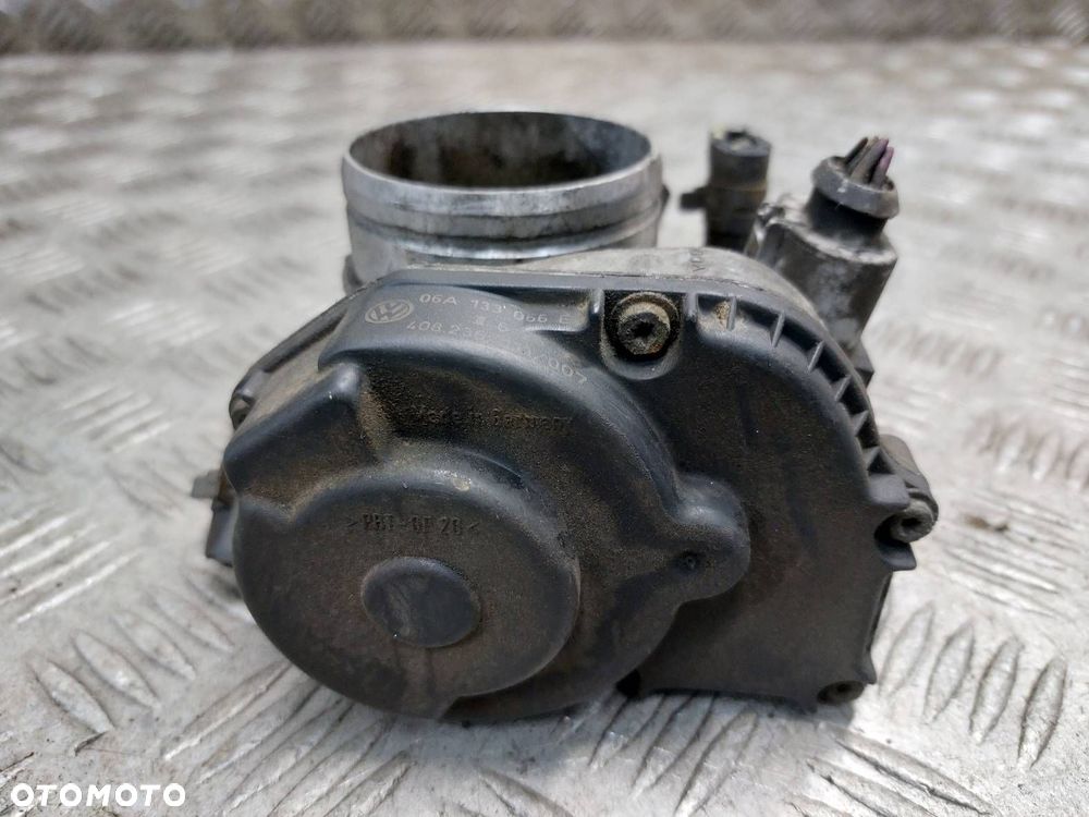 PRZEPUSTNICA VOLKSWAGEN BORA I 2.0 8V 06A133066E - 4