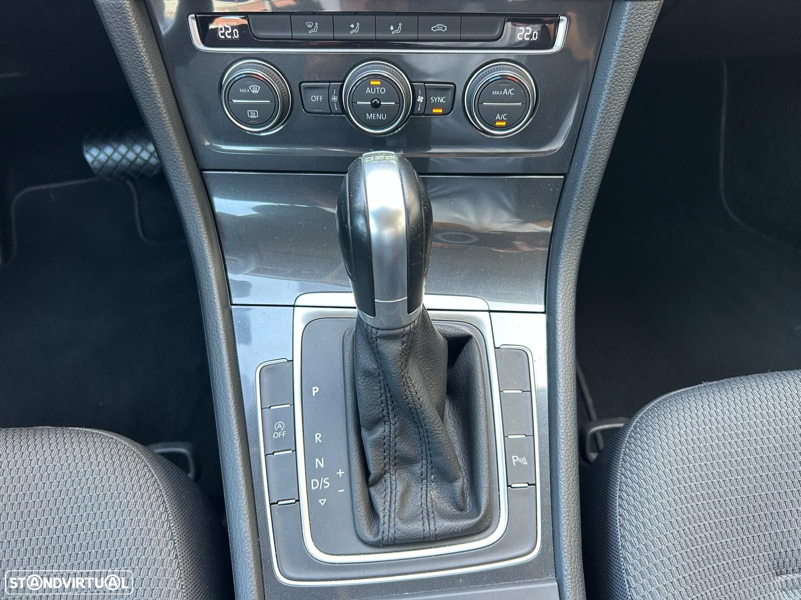 VW Golf Variant 1.6 TDi Confortline DSG - 25