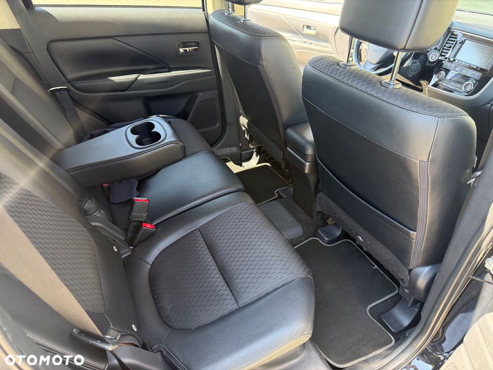 Mitsubishi Outlander 2.0 4WD Plus - 17