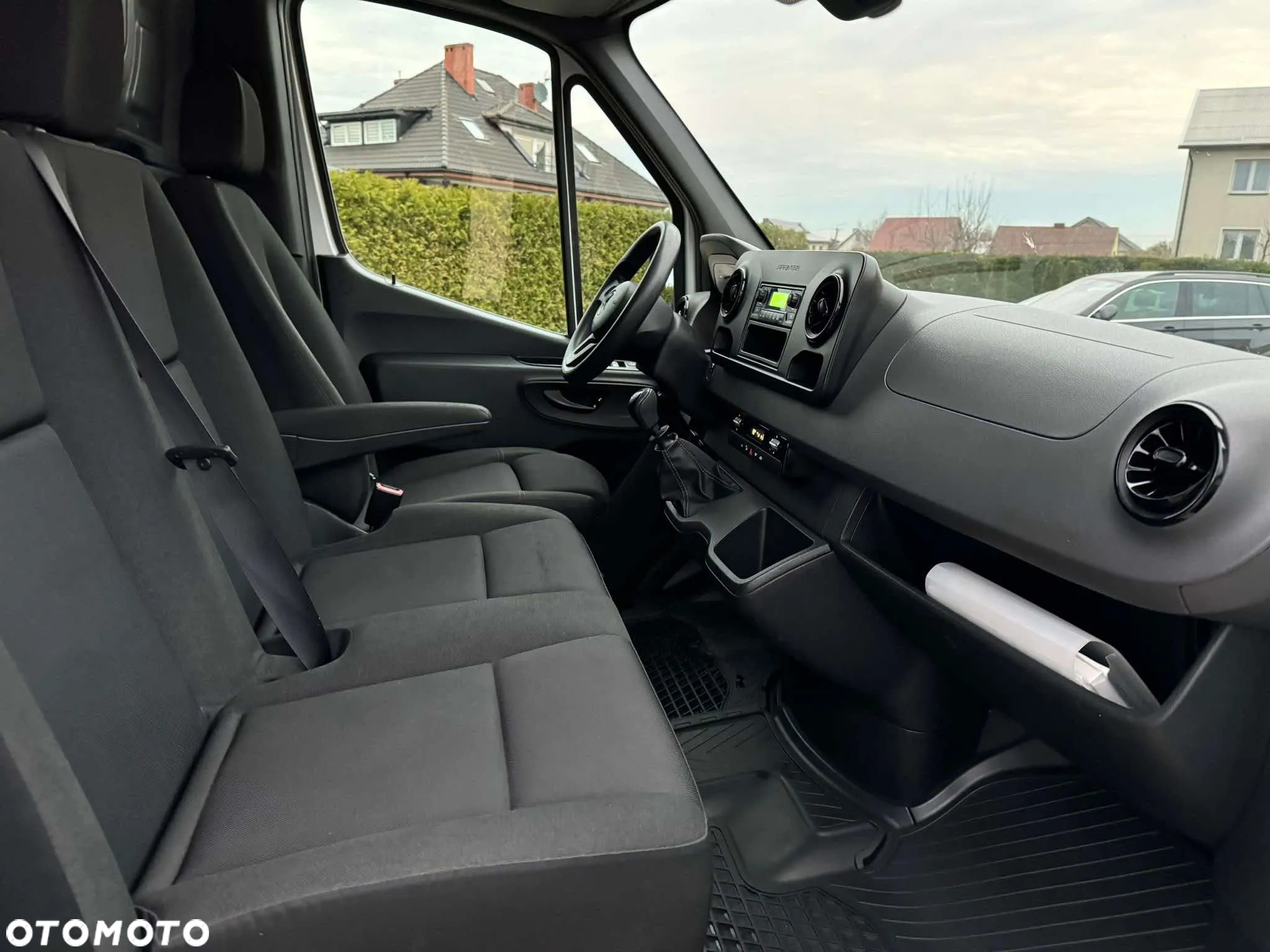 Mercedes-Benz Sprinter - 11