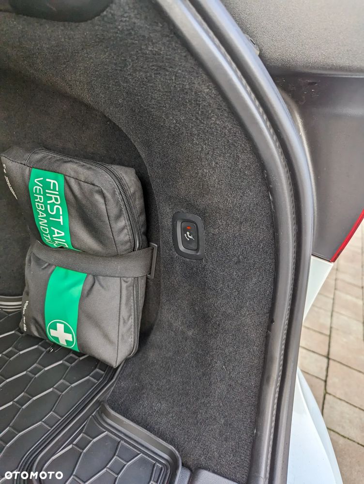 Volvo V90 D4 Momentum Pro - 23