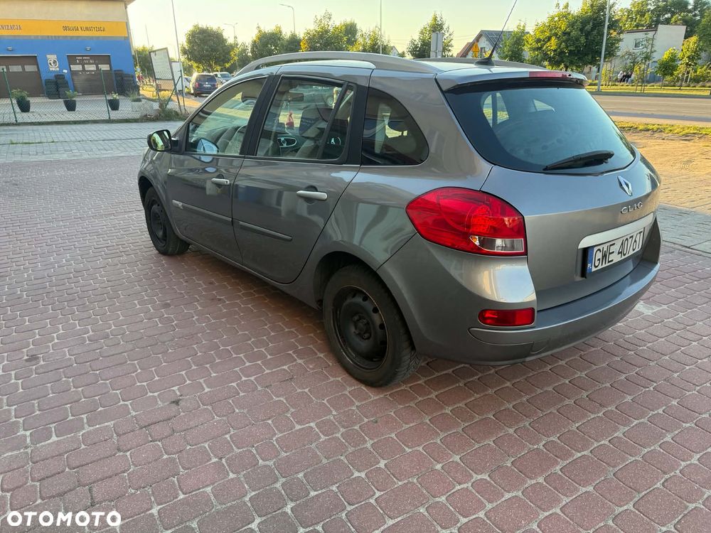 Renault Clio 2011 photo 2
