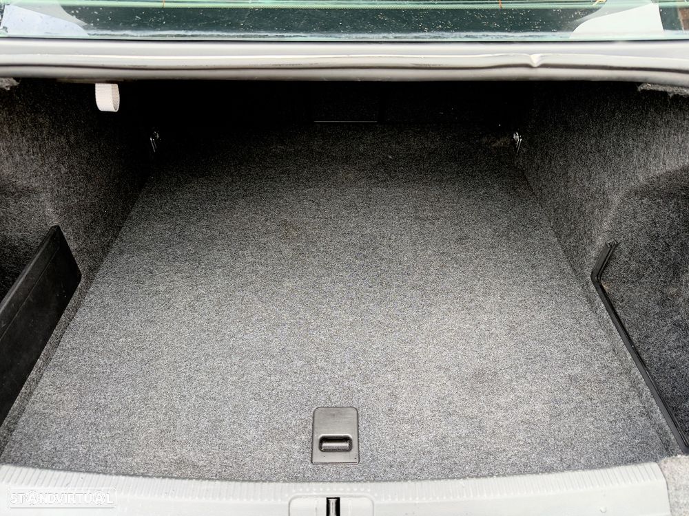 VW Passat 2.0 TDI Highline - 34