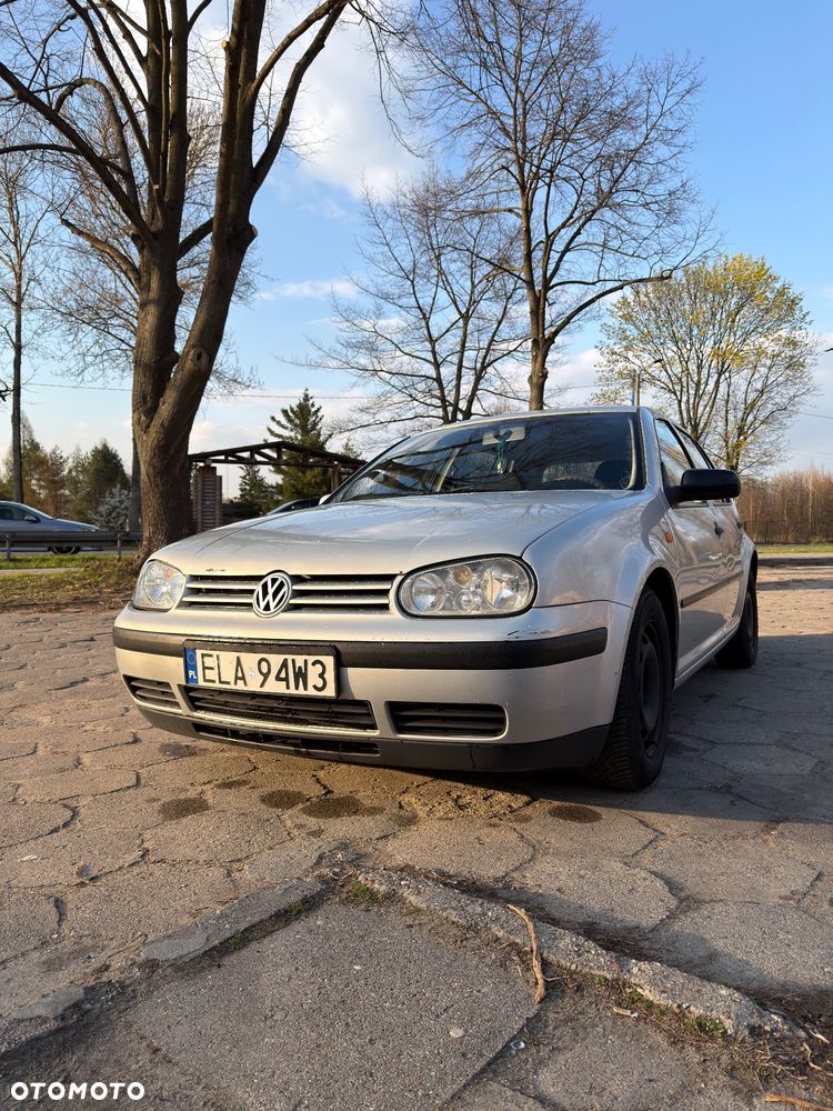 Volkswagen Golf - 1