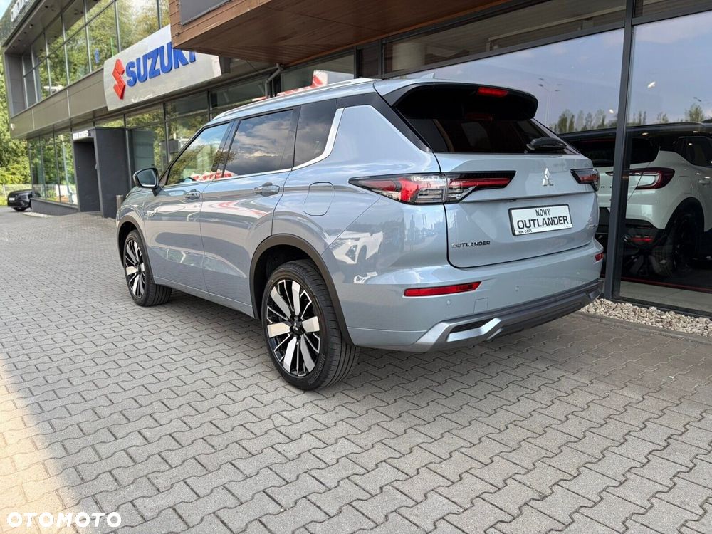 Mitsubishi Outlander - 3