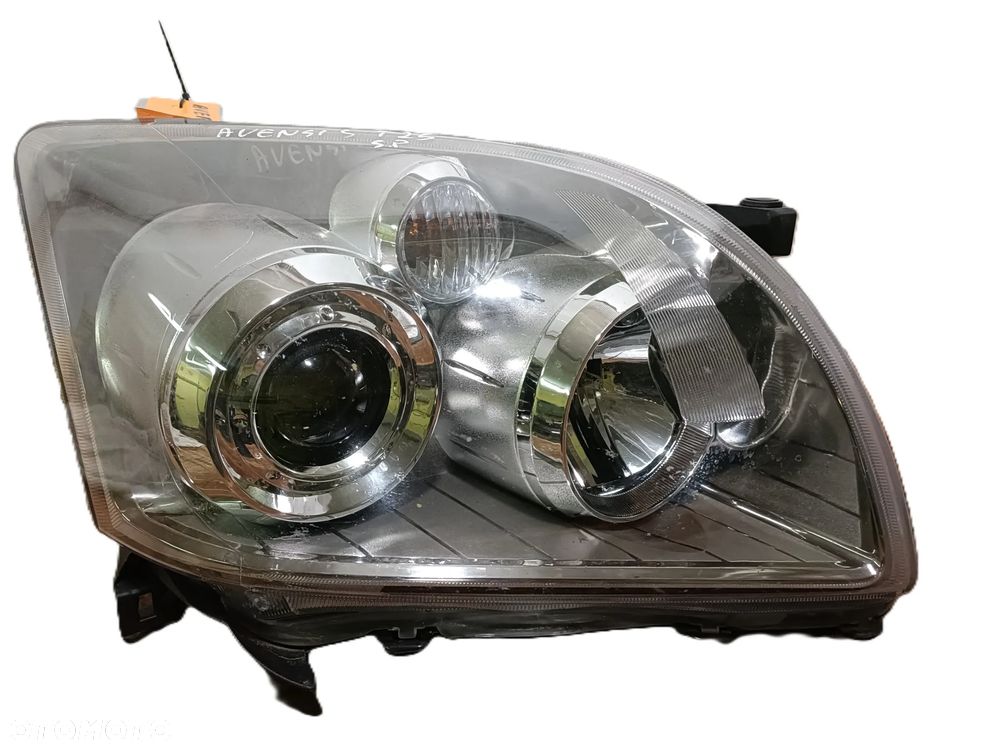TOYOTA AVENSIS II T25 03-09 LIFT 2007 r. LAMPA PRAWY PRZÓD PP EU - 2