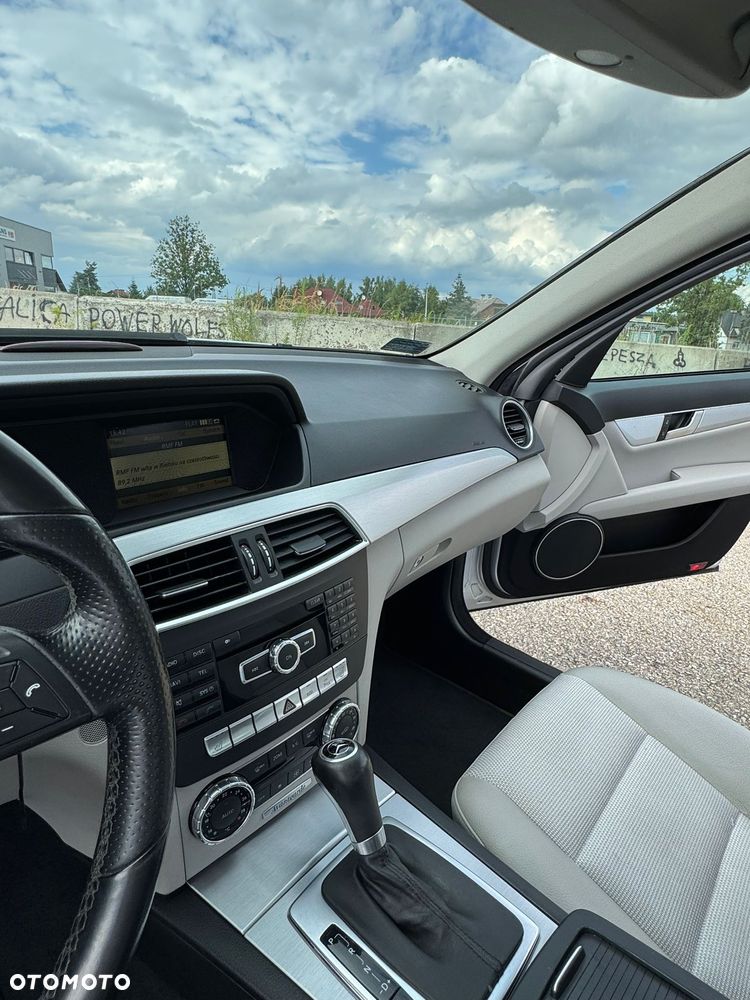 Mercedes-Benz Klasa C 250 7G-TRONIC Avantgarde Edition - 23