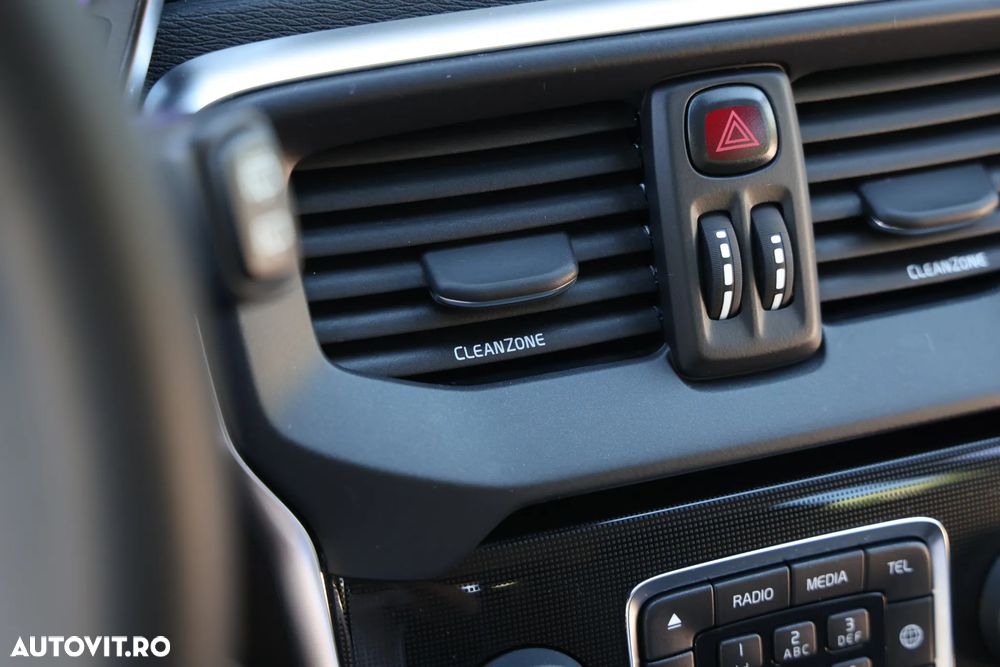 Volvo V40 - 23