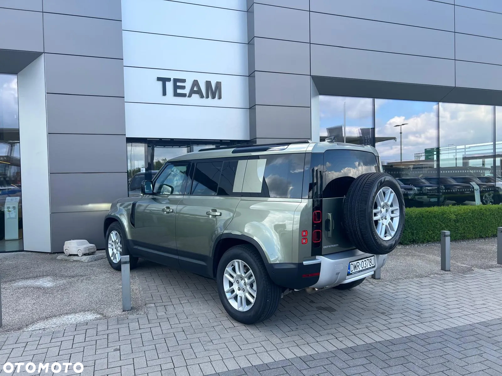 Land Rover Defender - 7
