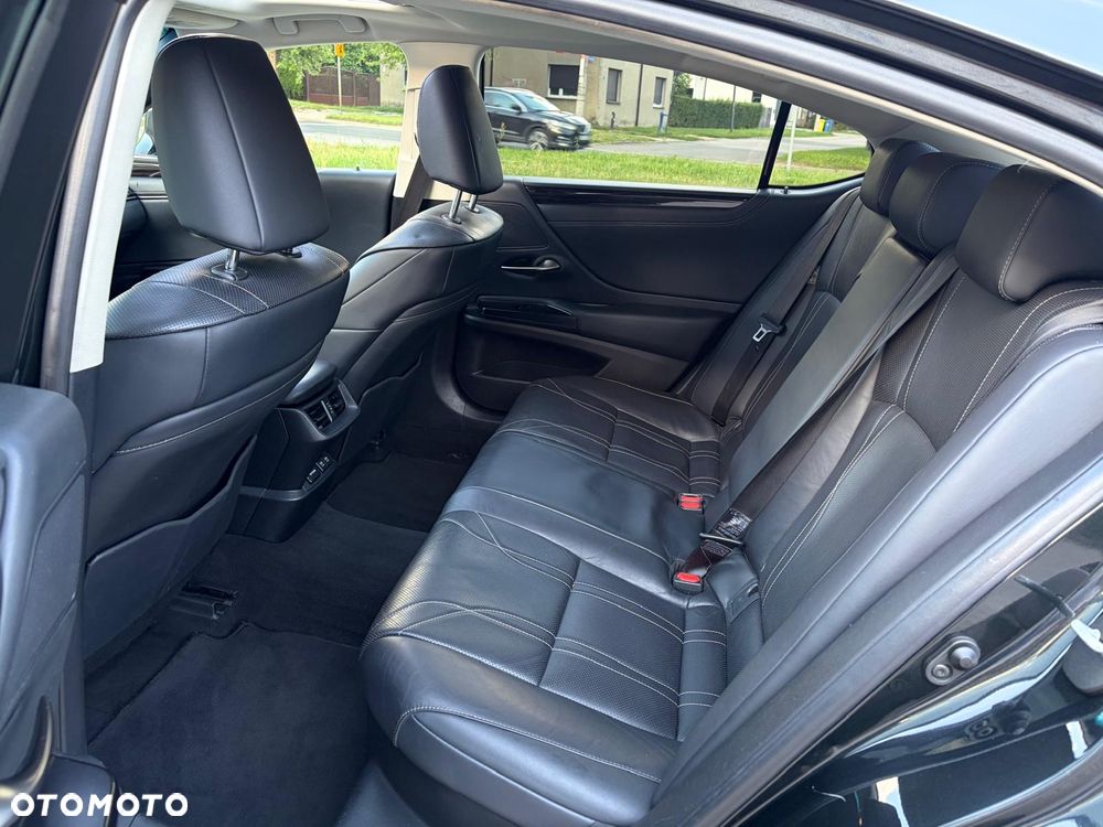 Lexus ES 300h Prestige - 18