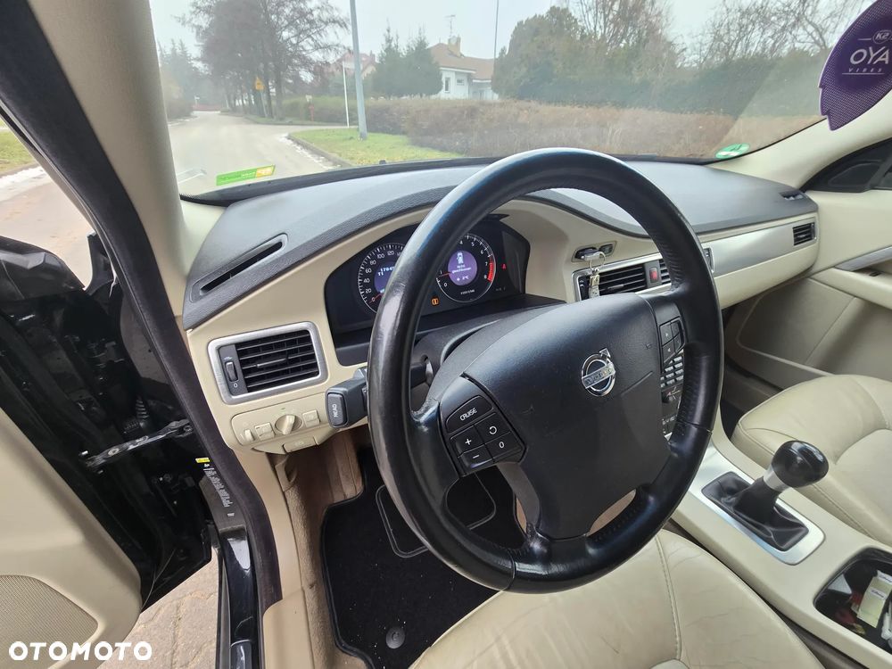 Volvo V70 2.0 - 23