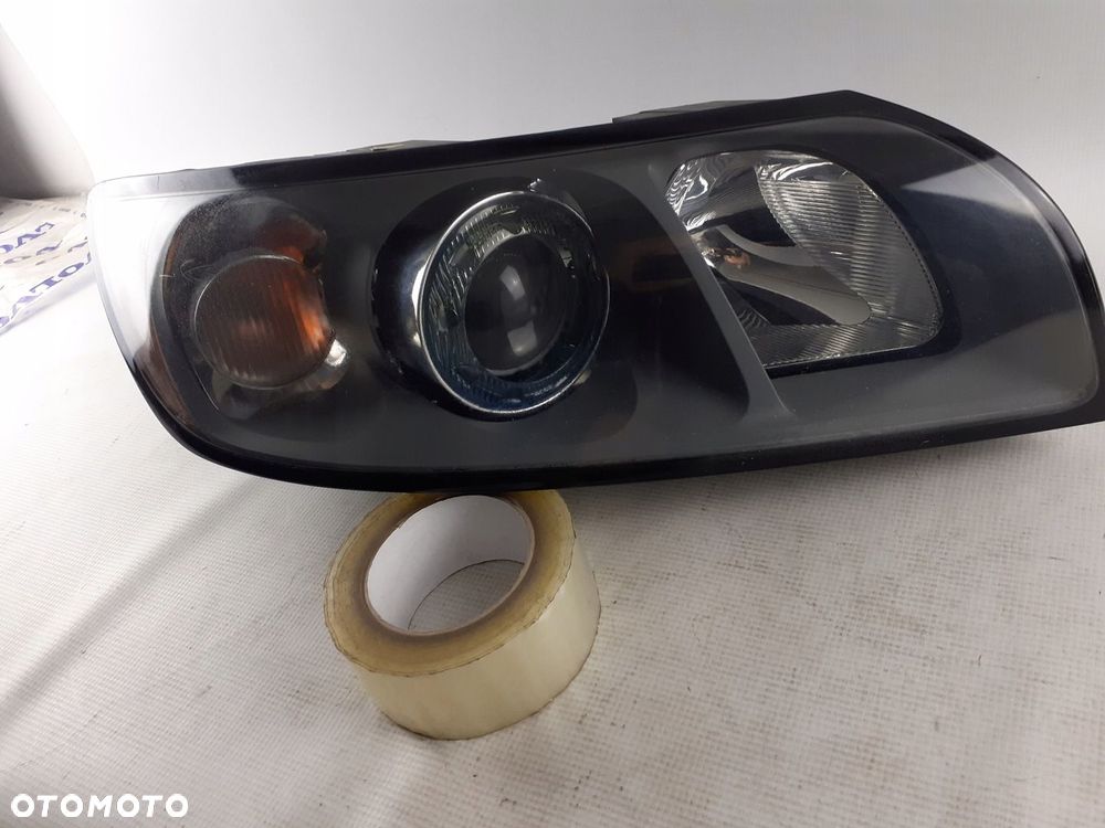 Volvo V50 S40 2004-2007 Lampa Prawa Xenon - 1