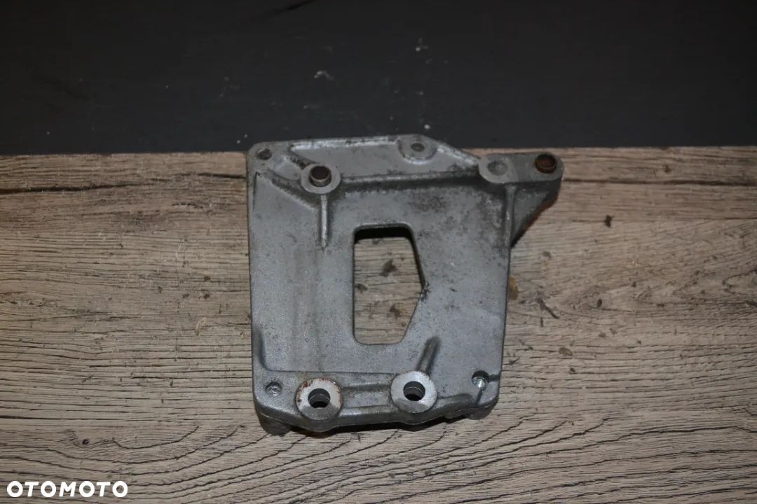 FIAT 500 PANDA OPEL CORSA D ŁAPA PODSTAWA WSPORNIK SPRĘŻARKI KLIMATYZACJI 73501350 - 1