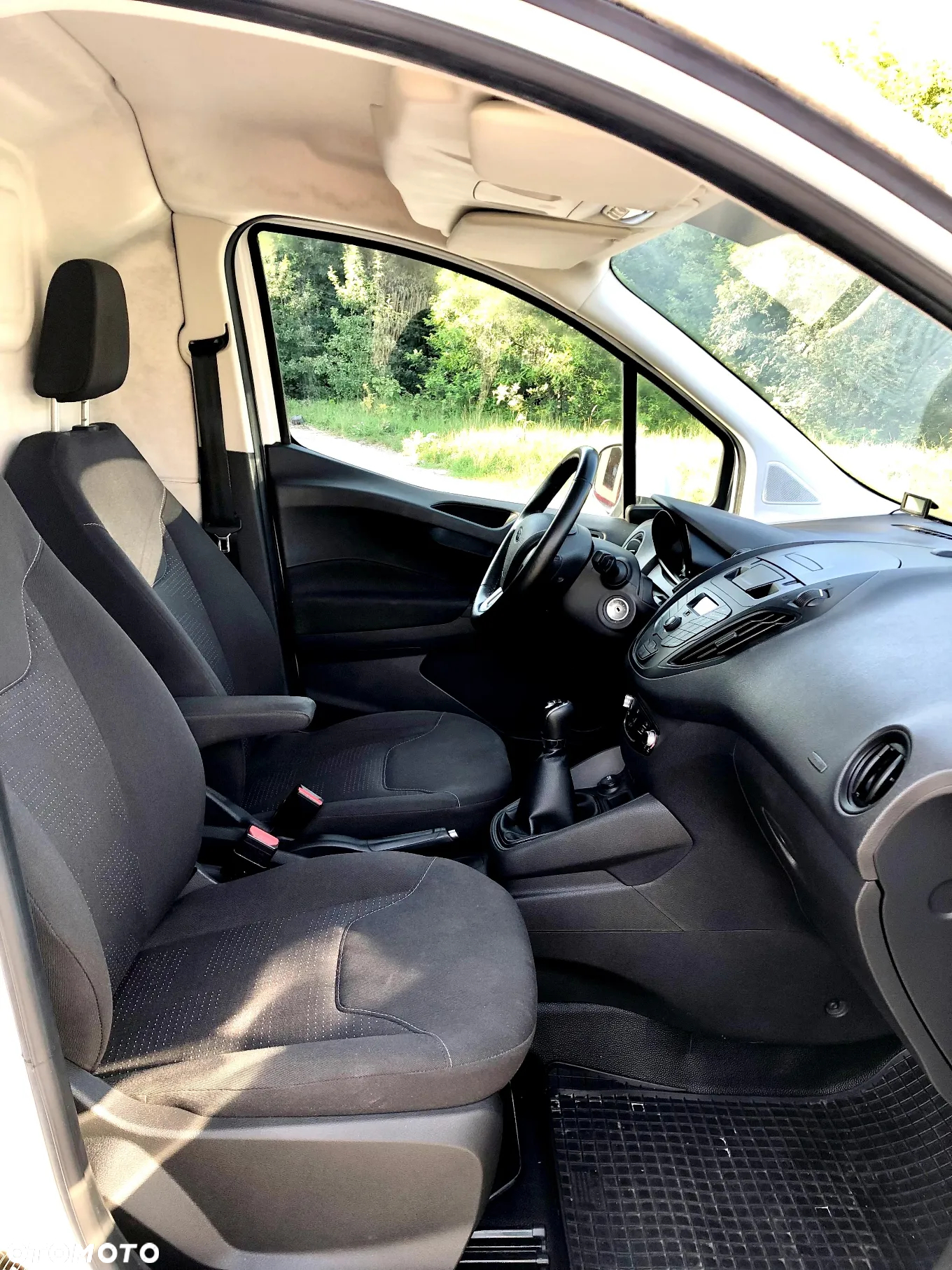 Ford COURIER - 19