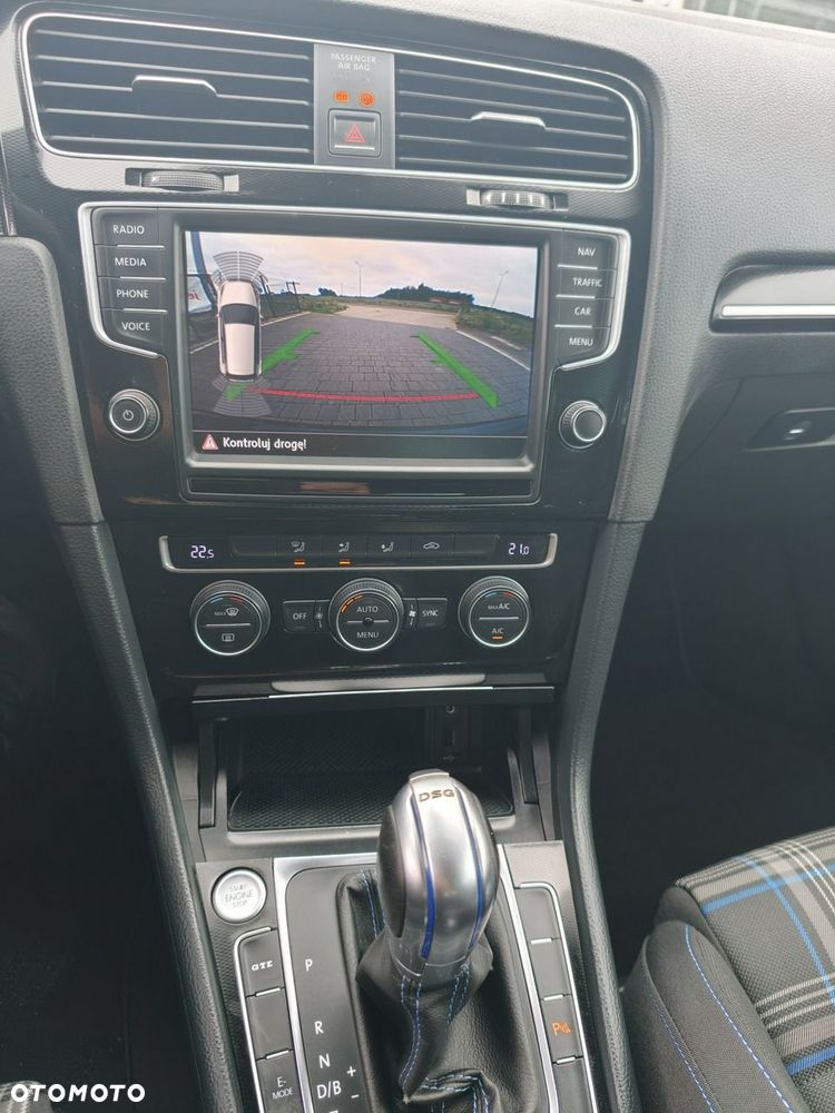 Volkswagen Golf - 33