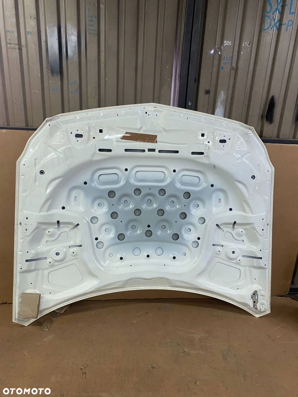 MASKA Mercedes-Benz CLS C218 X218 Pokrywa silnika KOLOR BIAŁY 9799 - 5